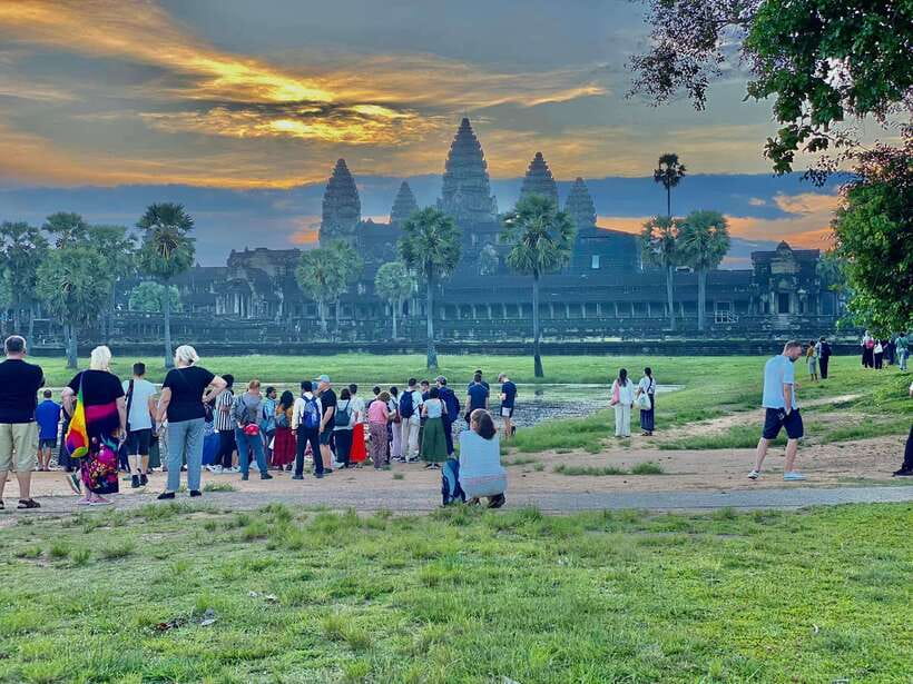 Siem Reap: Angkor Wat: Small-Group Sunrise or Sunset Tour - Key points to know before you go