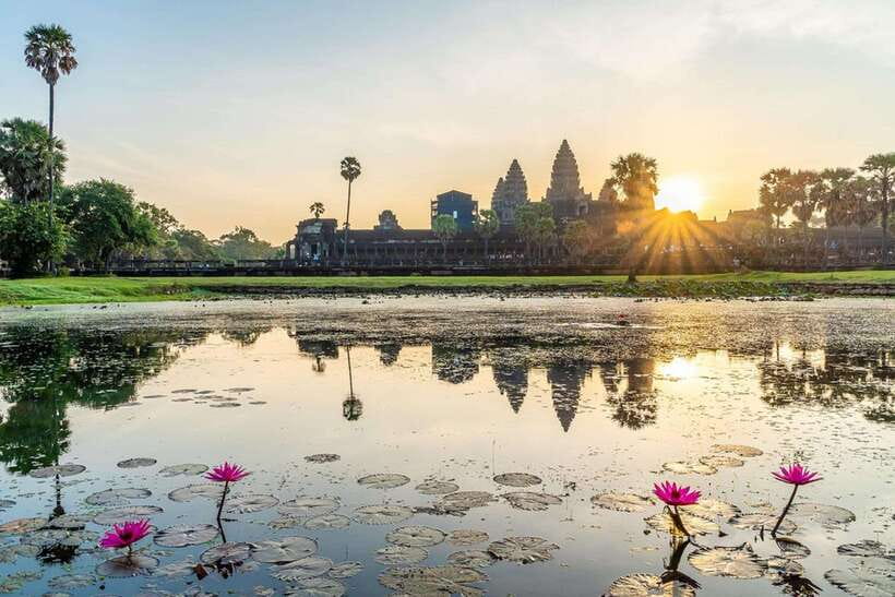 Siem Reap: Angkor Wat: Small-Group Sunrise or Sunset Tour - Transport, heat, and the eight to nine hour pace