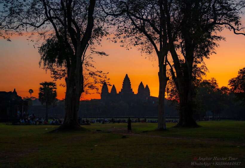 Siem Reap: Angkor Wat: Small-Group Sunrise Tour - Angkor Wat before the heat