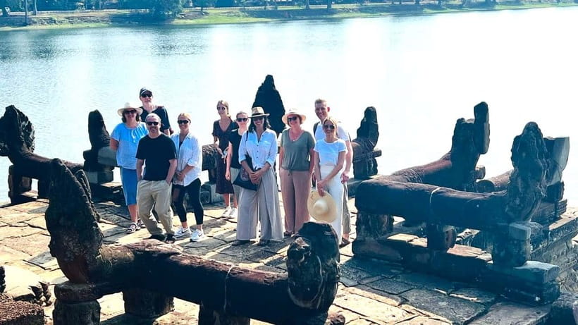 Siem Reap: Angkor Wat: Small-Group Sunrise Tour - Breakfast beside Srah Srang