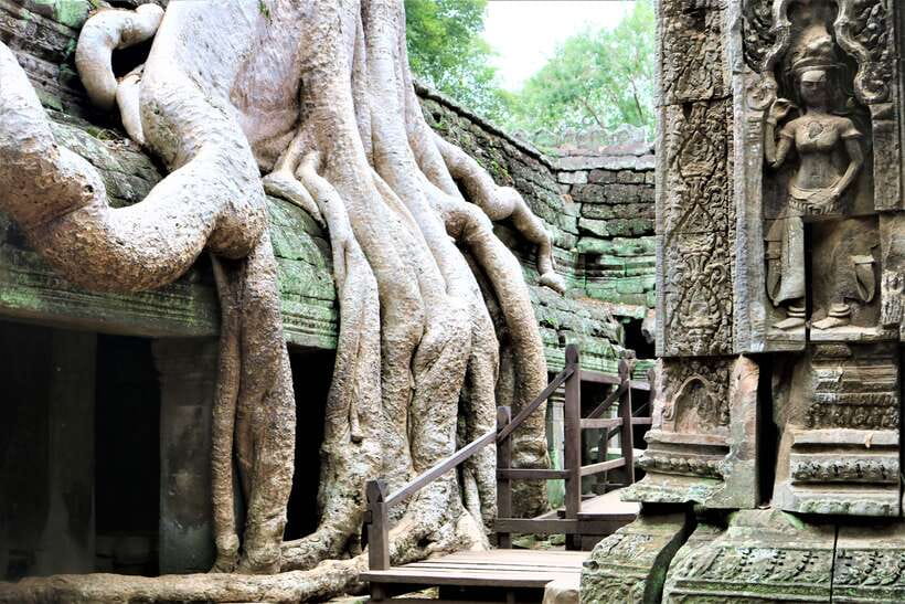 Siem Reap: Angkor Wat Sunrise and Best Temples Tour - Angkor Wat: carvings, corridors, and a guided beginning