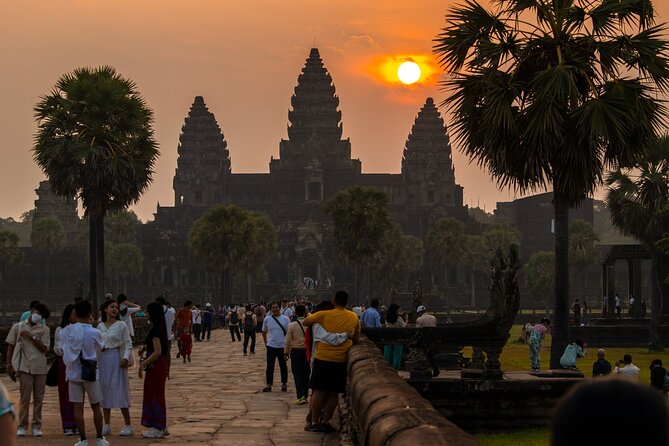 Siem Reap: Angkor Wat Sunrise & Explore Angkor Temples With Guide - Angkor Thom, the former capital