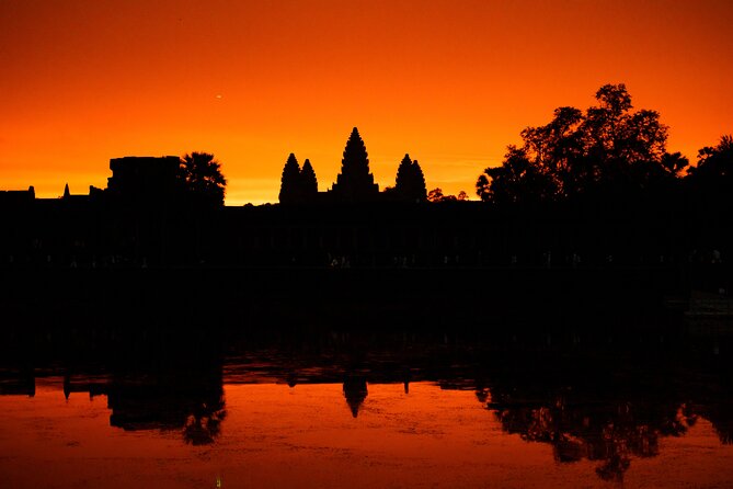 Siem Reap: Angkor Wat Sunrise & Explore Angkor Temples With Guide - Bayon’s carved faces