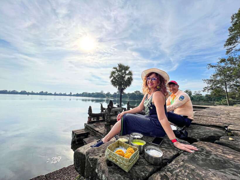 Siem Reap: Angkor Wat Sunrise Tour via Tuk Tuk & Breakfast - Siem Reap market, from noodles to fried spiders