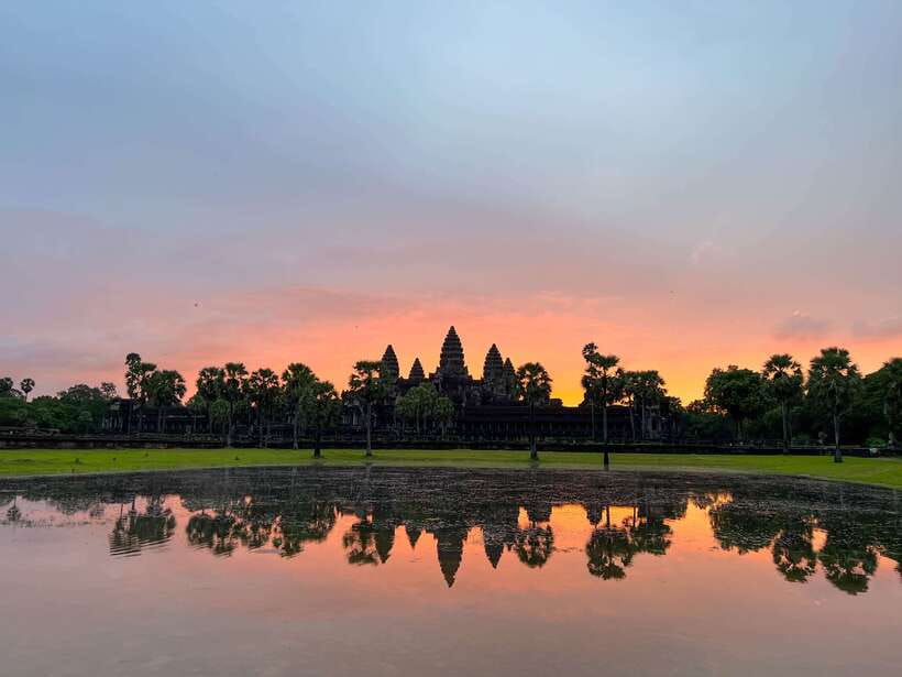Siem Reap: Angkor Wat Sunrise Tour via Tuk Tuk & Breakfast - Angkor Wat after sunrise, from postcard to monument