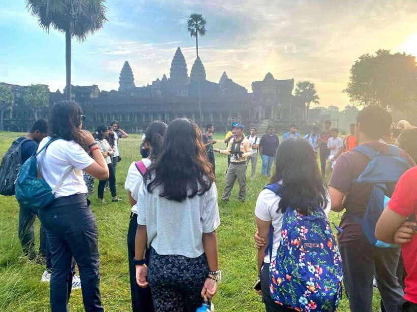 Siem Reap: Angkor Wat Sunrise Tour With Small Group - Bayon’s stone faces and Angkor Thom