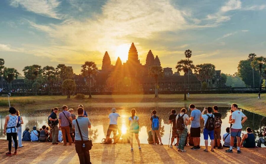 Siem Reap: Angkor Wat Sunrise Tour with Spanish Guide - Ta Prohm and the appeal of ruins reclaimed by trees