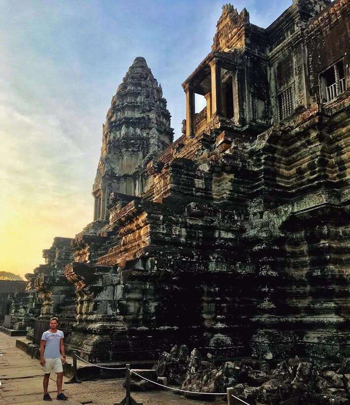 Siem Reap: Angkor Wat Sunrise Tour with Spanish Guide - Angkor Thom reveals the power of a royal capital