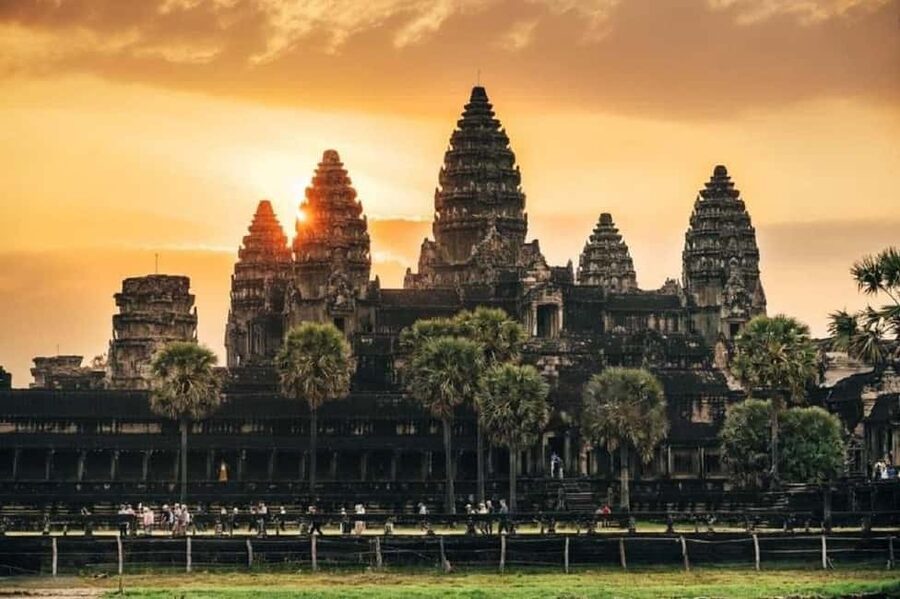Siem Reap: Angkor Wat Sunrise Tour with Spanish Guide - The two-day option gives the temples room to breathe