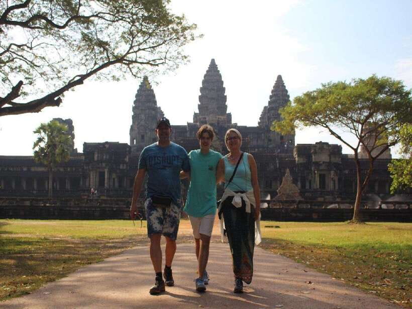 Siem Reap: Angkor Wat Tour Explore The Most Iconic Temples - The South Gate and Angkor Thom’s causeway