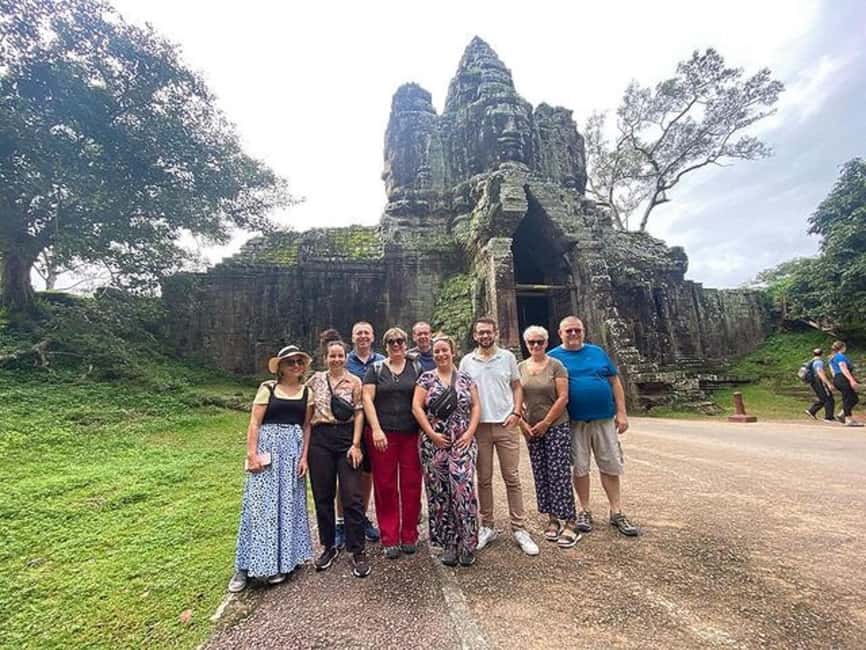 Siem Reap: Angkor Wat Tour with French-Speaking Guide - Lunch near the temples, with one important warning