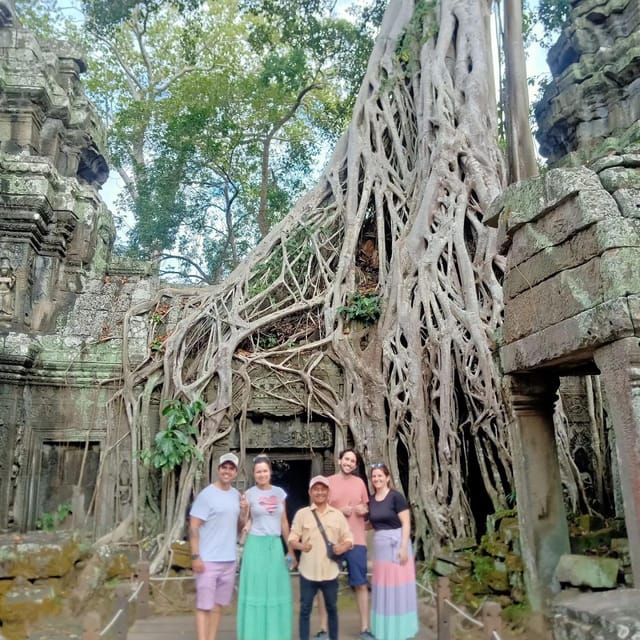 Siem Reap: Angkor Wat Tour with French-Speaking Guide - Banteay Srei and the finest carved details