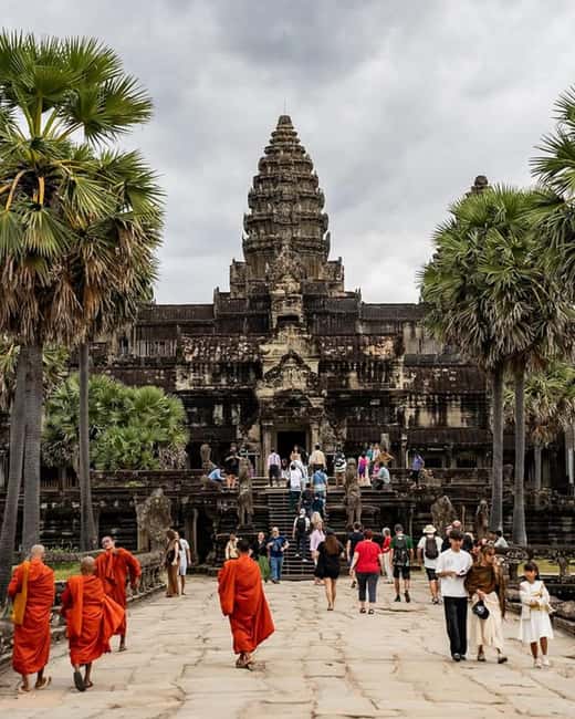 Siem Reap: Angkor Wat Tour with French-Speaking Guide - Starting at the South Gate of Angkor Thom