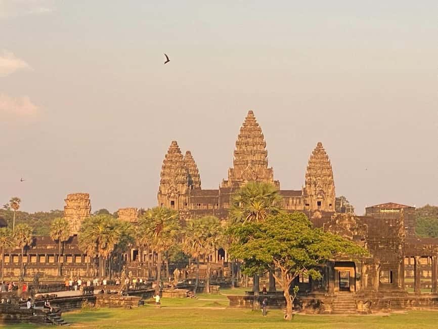 Siem Reap: Angkor Wat Tour with Italian-Speaking Guide - What the private format gives you at Angkor