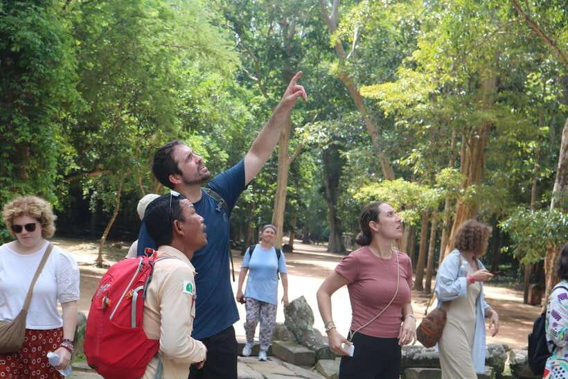 Siem Reap: Angkor Wat with German or English Guided Tour - What the guide and driver add to the day