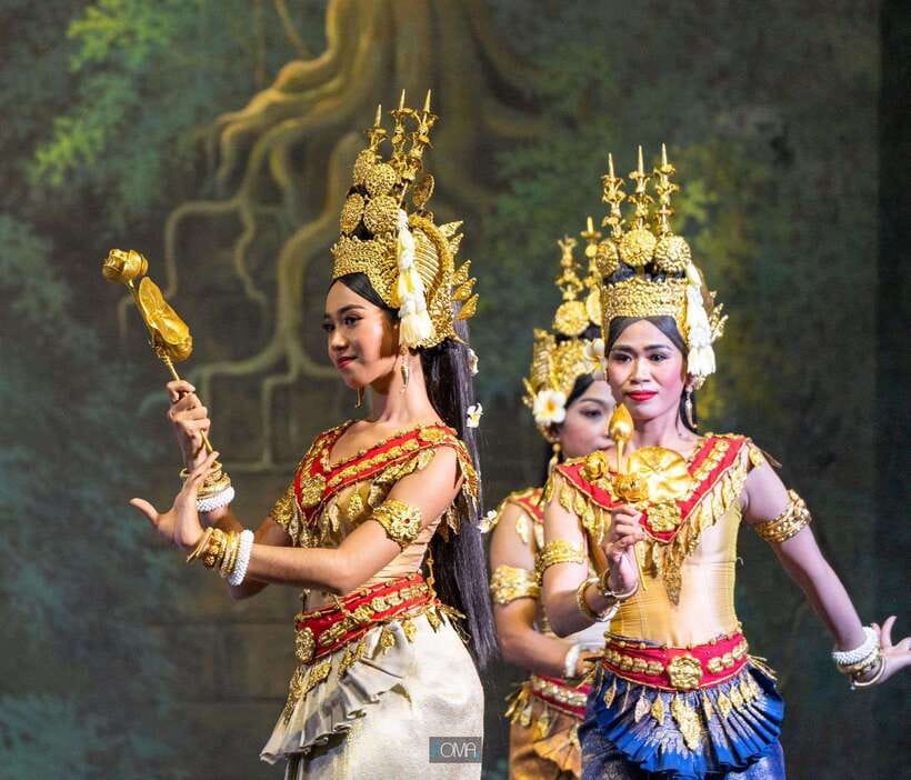 Siem Reap: Apsara Dance Show with Buffet Dinner & Tuk-Tuk... - Apsara dance and Cambodian folk traditions