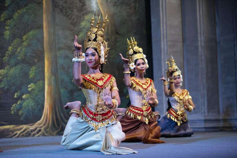 Siem Reap: Apsara Show Including Dinner & Hotel Pickup - Arriving at the dinner venue