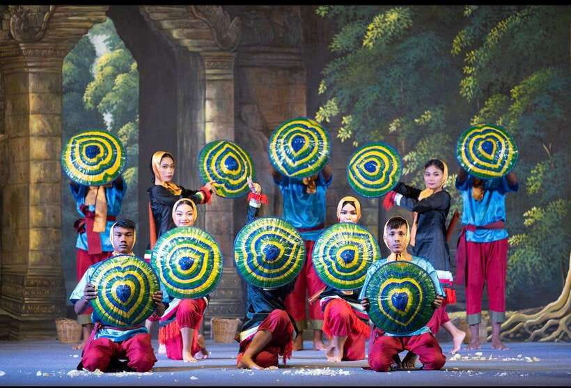 Siem Reap: Apsara Show Including Dinner & Hotel Pickup - Who will enjoy this evening most?