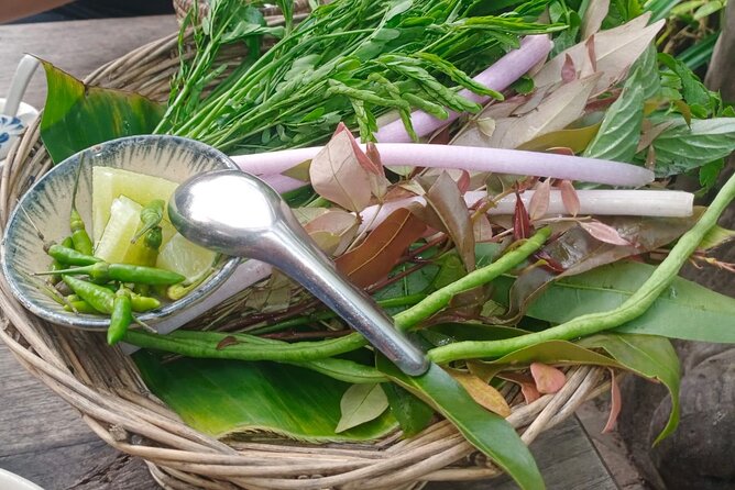 Siem Reap Authentic Breakfast and Market Tour - 7:30 am pickup and the local tuk-tuk ride
