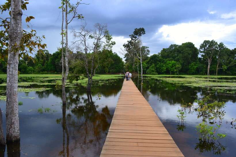 Siem Reap: Banteay Srei and Grand Circuit Heritage Tour - What the guide adds to the temples