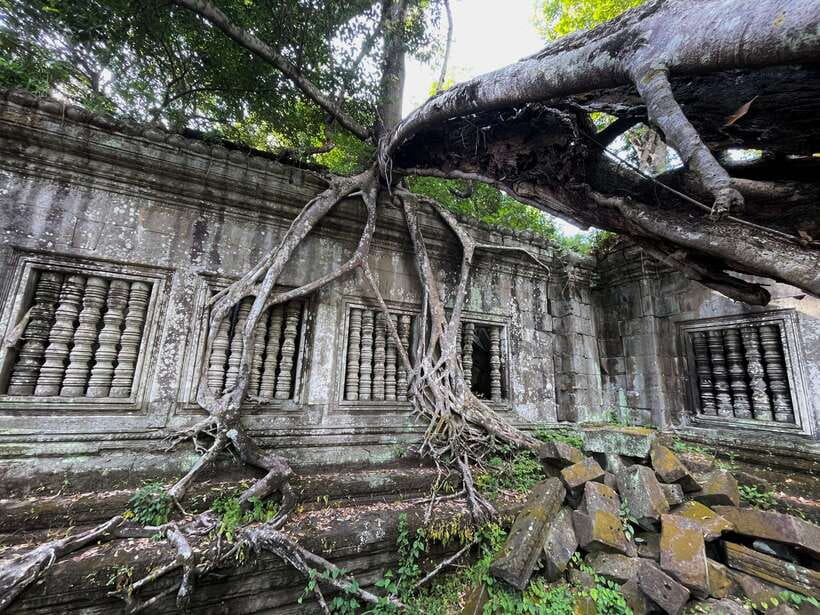Siem Reap: Beng Mealea, Banteay Srei & Kulen Waterfall Trip - Lunch near Banteay Srei is on your own