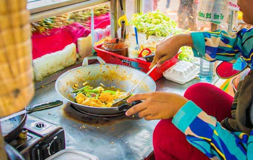 Siem Reap: Cambodia local street foods and local guide - Booking details that matter