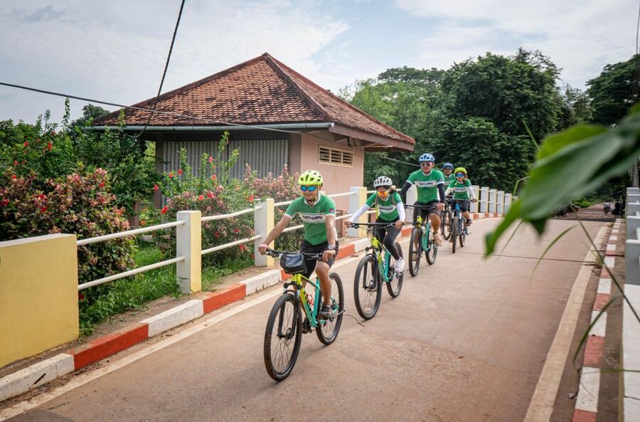 Siem Reap City Haft Day Bike Tour - Finding quiet at Theam’s Gallery