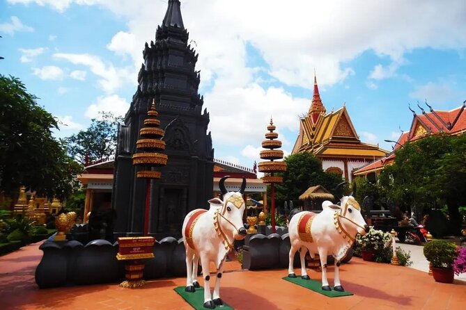 Siem Reap: City Walking Tour - The Royal Residence and gardens