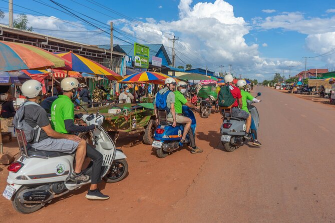 Siem Reap Countryside Sunset Vespa Tour / Tuk Tuk Available - Wat Po Banteaychey and the Farm Roads