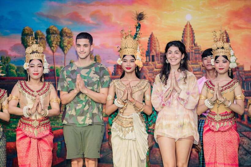 Siem Reap: Dinner and Traditional Show with Hotel Transfer - A tuk-tuk ride from your Siem Reap hotel