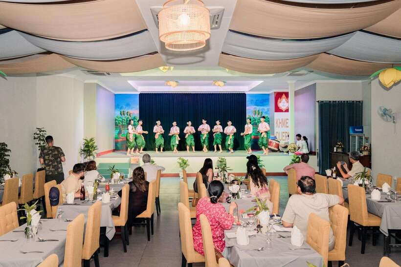 Siem Reap: Dinner and Traditional Show with Hotel Transfer - What the apsara dance show gives you