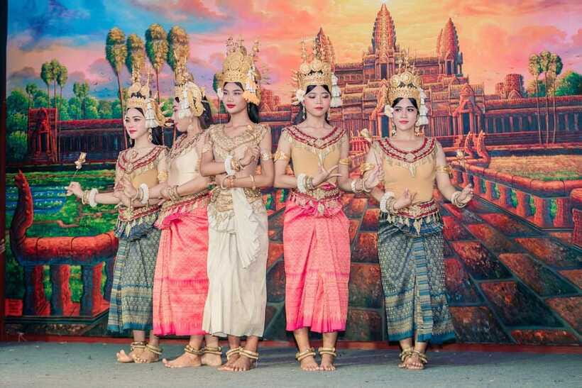 Siem Reap: Dinner and Traditional Show with Hotel Transfer - Simple ways to improve your evening