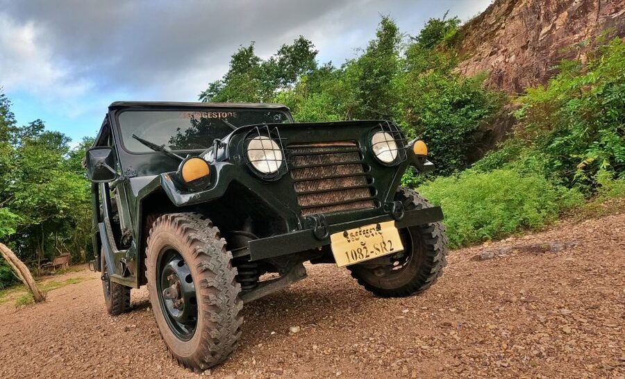 Siem Reap - Discover Angkor Wat by Jeep - Starting the day in a vintage Jeep