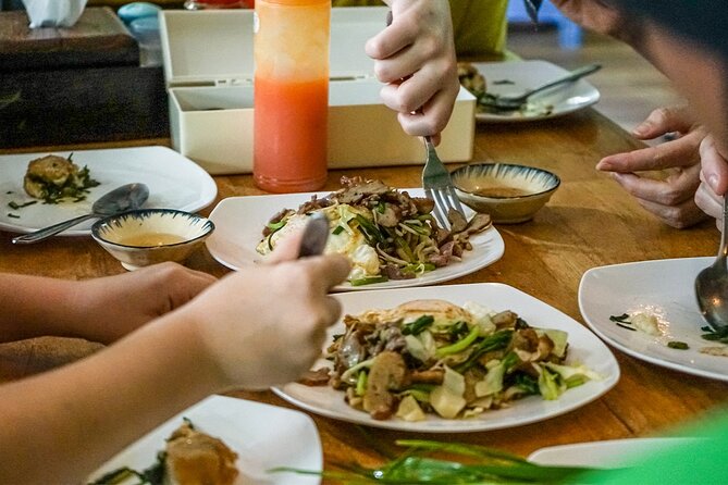 Siem Reap Evening Food Tour - Inclusive 5 stops Local Tastings - What the guide adds to the food