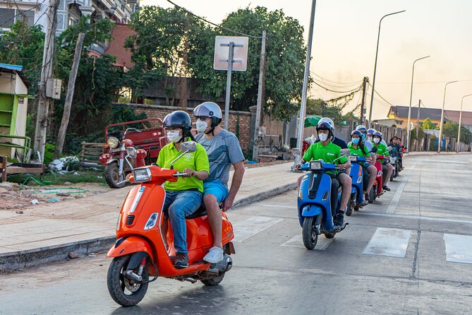 Siem Reap: Evening Foodie Vespa Tour / Tuk Tuk Available - Nom banh chok is the key Cambodian tasting