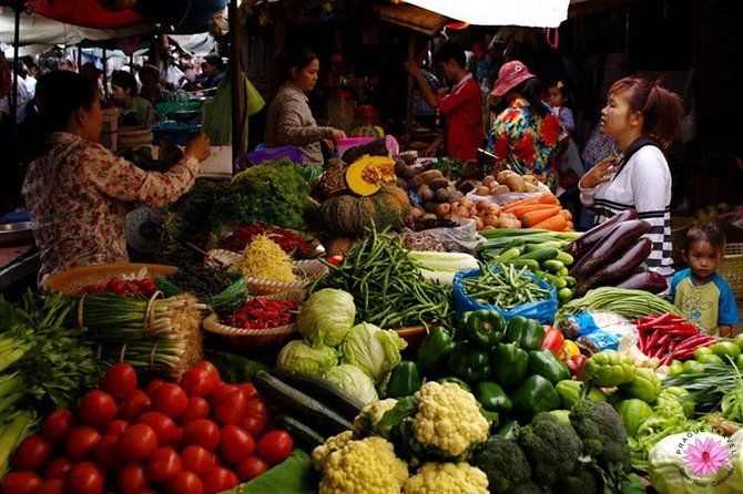 Siem Reap Evening Street foods Tours by Tuk Tuk - Key points at a glance
