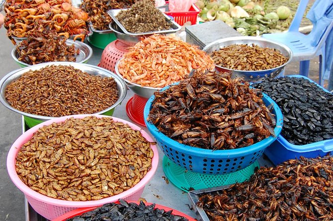 Siem Reap Evening Street foods Tours by Tuk Tuk - Stop two: an early-evening picnic area