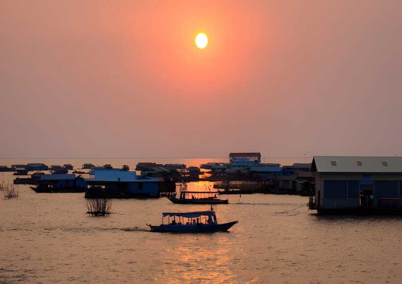 Siem Reap: Floating Village, Kampong Phluk Private Tour - Schools, workshops, and the monks training school
