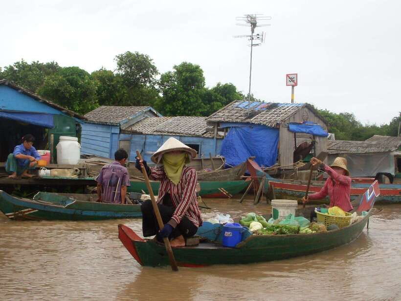 Siem Reap: Floating Village Tour - Boarding the boat for the floating villages