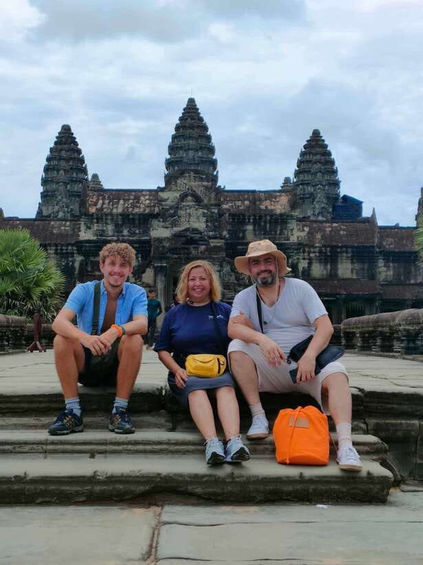 Siem Reap: Full-Day Angkor Wat Guided Tour with Sunset - Lunch is a practical pause, not a long retreat