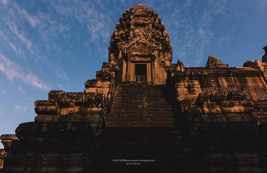 Siem Reap: Full Day Angkor Wat Temple Tour with Sunset - Angkor Thom and the smiling faces of Bayon