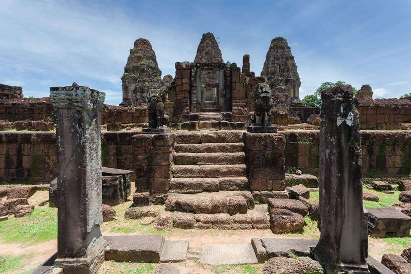 Siem Reap: Full-Day Tuk-Tuk Tour of Angkor Wat Temples - Angkor Wat: the grand opening act