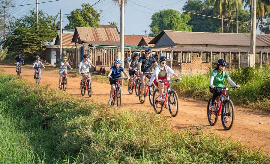Siem Reap: Guided Countryside Bike Tour - Mushroom farms and small-scale food production