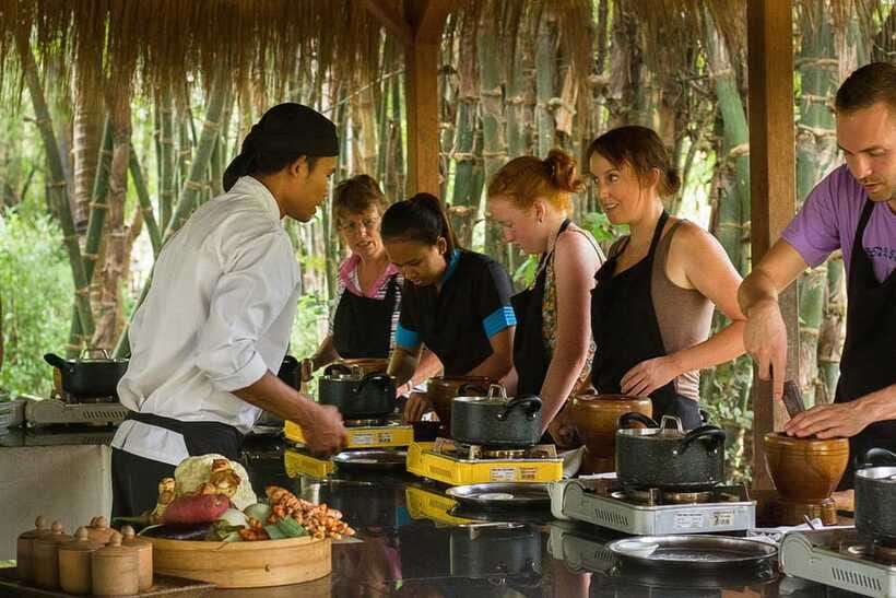 Siem Reap: Half-Day Cambodian Cooking Class - Making Cambodian rice paper spring rolls