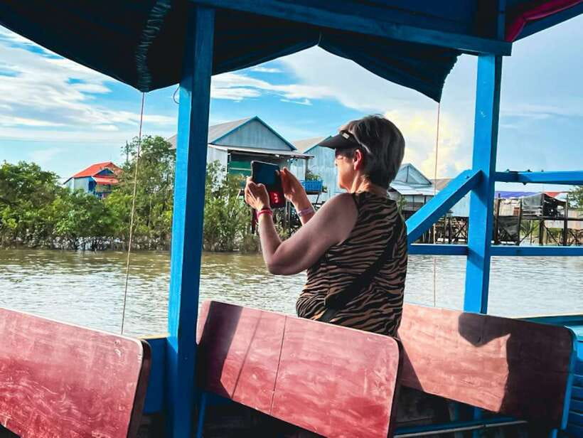Siem Reap: Kampong Phluk Floating Village Tour with Boat - A colorful religious stop in the village