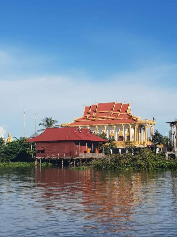 Siem Reap: Kompong Khleang Floating Village Guided Tour - First Impressions of a Stilted Community