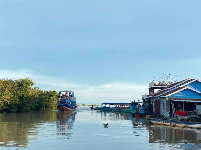 Siem Reap: Kompong Phluk Floating Village Half-Day Tour - Reaching Kompong Phluk by motorized boat