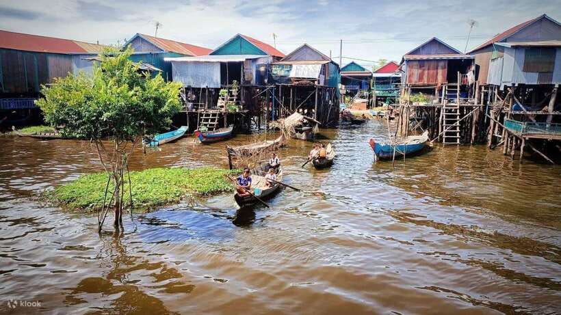 Siem Reap: Kompong Phluk Floating Village with Transfers - Approaching Kompong Phluk by boat