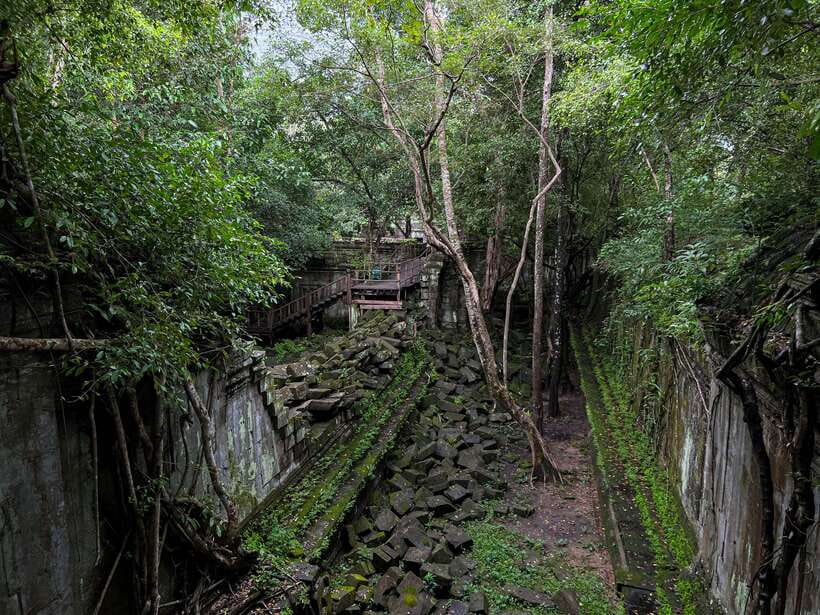 Siem Reap: Kulen Mountain, Beng Mealea and Tonle Sap Tour - A waterfall picnic and a proper Cambodian cool-down