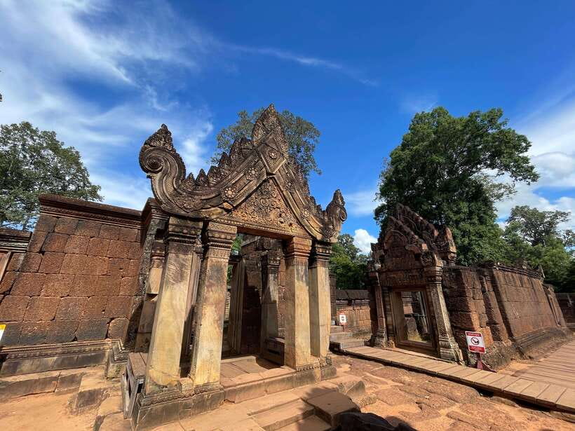 Siem Reap: Kulen Waterfall and Banteay Srei Exploration - Peng Chruonh, a quiet cliff above the forest